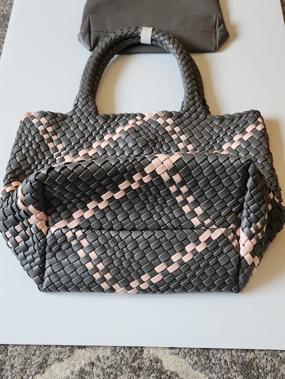 Woven Grey and Pink Tote Bag with Matching Pouch. NWOT. - Picture 5 of 10